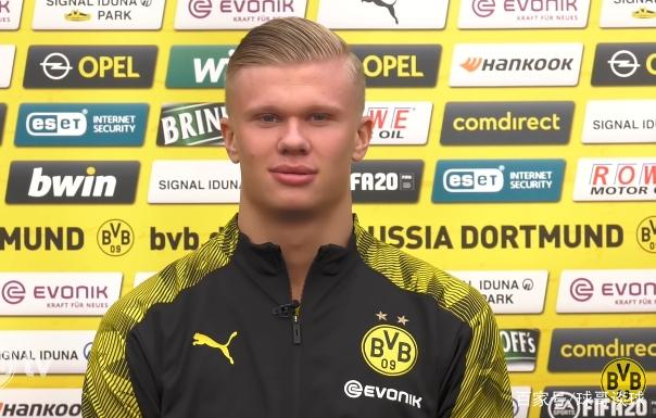 做出年收10亿的爆款后，他投入全部收益要把自己的小说做成游戏